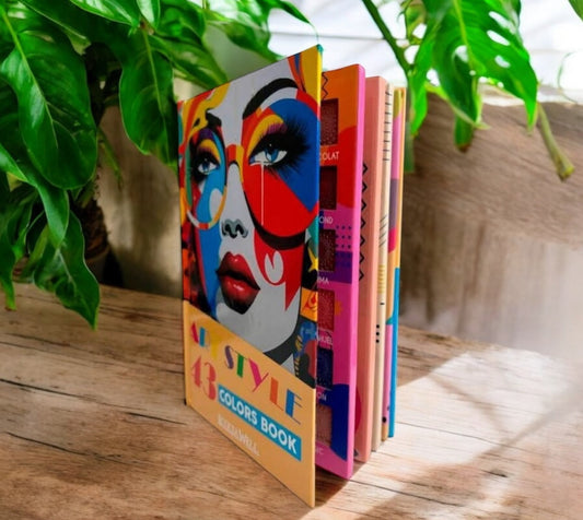LIVRE DE MAQUILLAGE composé de 43 couleurs. Ombres, fards à joues, surligneurs,