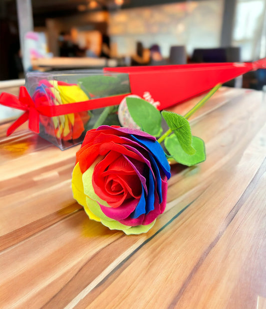 Rose unique multicolore en pétales de savon