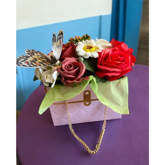 Bouquet en pétales de savon au choix - Sac à main mauve - Fleur en petales de savon